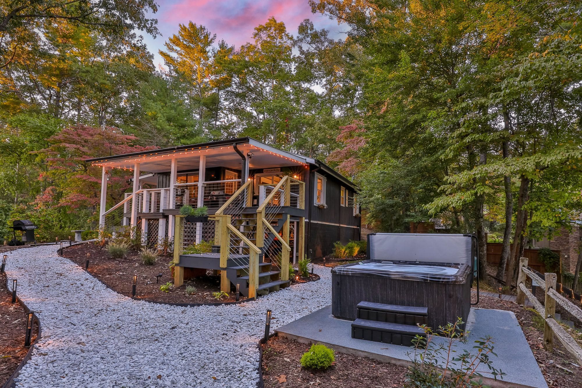 A cabin with a hot tub in the middle of it.